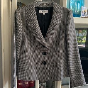 Size 12 Houndstooth jacket.